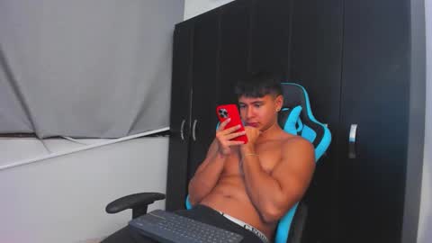 Snapshot of oliver_bray chatting on 11/22/25, 03:05 Oliver bray online show from 11/22/25, 03:05