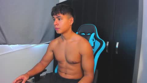 Snapshot of oliver_bray chatting on 11/22/25, 03:22 Oliver bray online show from 11/22/25, 03:22