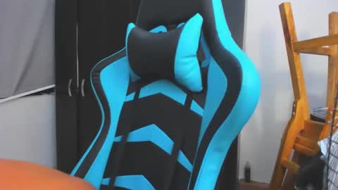 Snapshot of oliver_bray chatting on 11/23/25, 03:28 Oliver bray online show from 11/23/25, 03:28