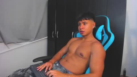 Snapshot of oliver_bray chatting on 11/24/25, 03:39 Oliver bray online show from 11/24/25, 03:39