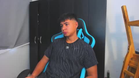 Snapshot of oliver_bray chatting on 11/25/25, 03:34 Oliver bray online show from 11/25/25, 03:34