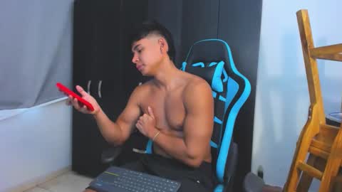 Snapshot of oliver_bray chatting on 11/26/25, 04:52 Oliver bray online show from 11/26/25, 04:52