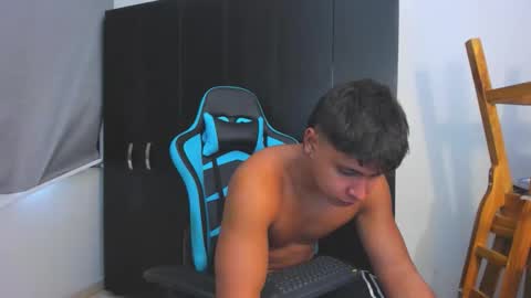 Snapshot of oliver_bray chatting on 11/28/25, 07:38 Oliver bray online show from 11/28/25, 07:38