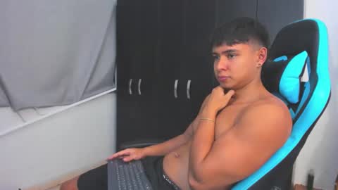 Snapshot of oliver_bray chatting on 12/01/25, 10:37 Oliver bray online show from 12/01/25, 10:37