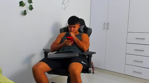 Snapshot of oliver_bray chatting on 12/14/25, 10:58 Oliver bray online show from 12/14/25, 10:58