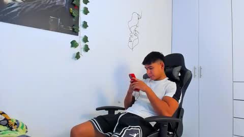 Snapshot of oliver_bray chatting on 12/16/25, 06:24 Oliver bray online show from 12/16/25, 06:24