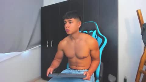 Snapshot of oliver_bray chatting on 12/18/25, 07:42 Oliver bray online show from 12/18/25, 07:42