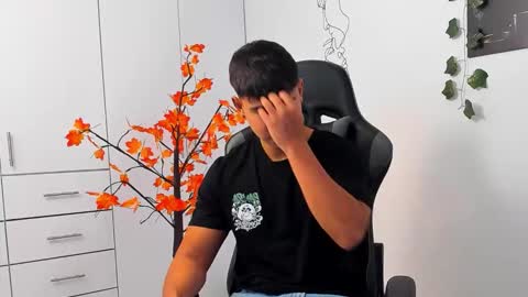 Snapshot of oliver_bray chatting on 01/06/26, 05:49 Oliver bray online show from 01/06/26, 05:49