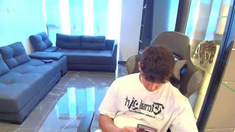 Snapshot of oliver_bray chatting on 03/14/26, 08:58 Oliver bray online show from 03/14/26, 08:58