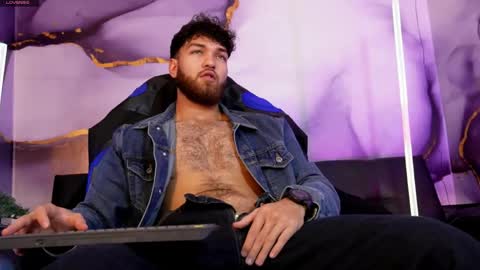 Oliver Dallas online show from 04/17/26, 04:48