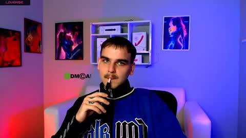 Snapshot of oliver_hill_ chatting on 11/16/25, 10:21 oliver hill online show from 11/16/25, 10:21