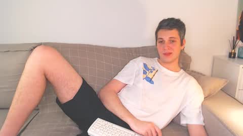 Snapshot of oliver_hort chatting on 12/02/24, 06:32 Oliver online show from 12/02/24, 06:32