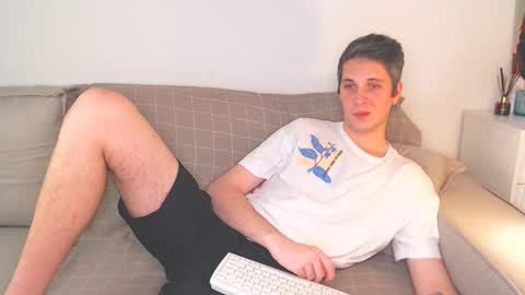 Snapshot of oliver_hort chatting on 12/03/24, 06:49 Oliver online show from 12/03/24, 06:49