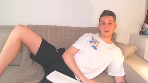 Snapshot of oliver_hort chatting on 12/11/24, 06:20 Oliver online show from 12/11/24, 06:20