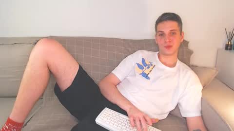 Snapshot of oliver_hort chatting on 12/15/24, 07:21 Oliver online show from 12/15/24, 07:21