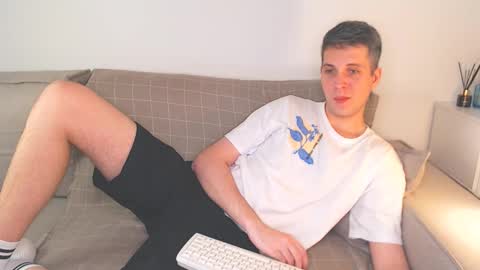 Snapshot of oliver_hort chatting on 12/16/24, 07:00 Oliver online show from 12/16/24, 07:00