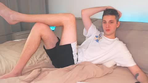 Snapshot of oliver_hort chatting on 12/21/24, 02:47 Oliver online show from 12/21/24, 02:47