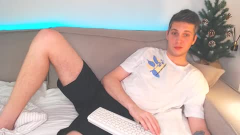 Snapshot of oliver_hort chatting on 01/07/25, 08:52 Oliver online show from 01/07/25, 08:52