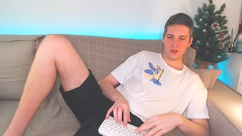 Snapshot of oliver_hort chatting on 01/08/25, 12:47 Oliver online show from 01/08/25, 12:47