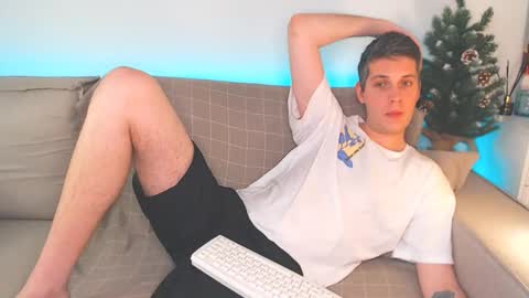 Snapshot of oliver_hort chatting on 01/08/25, 03:50 Oliver online show from 01/08/25, 03:50