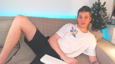 Snapshot of oliver_hort chatting on 01/08/25, 06:52 Oliver online show from 01/08/25, 06:52