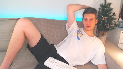 Snapshot of oliver_hort chatting on 01/09/25, 05:43 Oliver online show from 01/09/25, 05:43