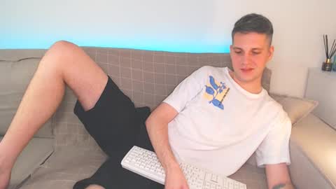 Snapshot of oliver_hort chatting on 01/16/25, 06:16 Oliver online show from 01/16/25, 06:16