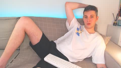 Snapshot of oliver_hort chatting on 01/28/25, 07:00 Oliver online show from 01/28/25, 07:00