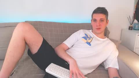 Snapshot of oliver_hort chatting on 02/07/25, 12:28 Oliver online show from 02/07/25, 12:28