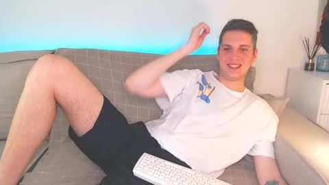 Snapshot of oliver_hort chatting on 02/08/25, 05:50 Oliver online show from 02/08/25, 05:50