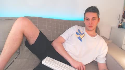 Snapshot of oliver_hort chatting on 02/09/25, 03:45 Oliver online show from 02/09/25, 03:45