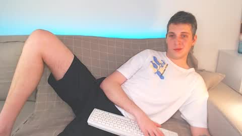 Snapshot of oliver_hort chatting on 02/10/25, 06:13 Oliver online show from 02/10/25, 06:13