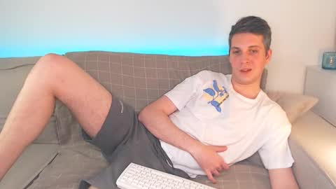 Snapshot of oliver_hort chatting on 02/17/25, 06:37 Oliver online show from 02/17/25, 06:37