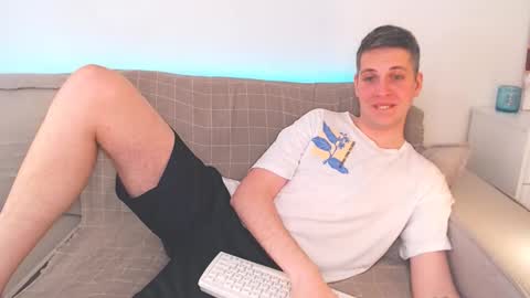 Snapshot of oliver_hort chatting on 02/28/25, 01:47 Oliver online show from 02/28/25, 01:47