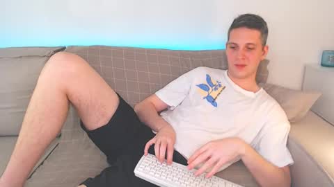 Snapshot of oliver_hort chatting on 03/05/25, 12:55 Oliver online show from 03/05/25, 12:55