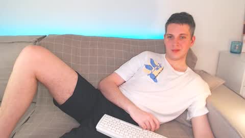 Snapshot of oliver_hort chatting on 03/08/25, 11:37 Oliver online show from 03/08/25, 11:37