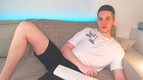 Snapshot of oliver_hort chatting on 03/09/25, 06:32 Oliver online show from 03/09/25, 06:32