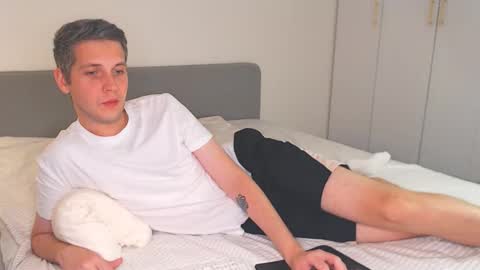 Snapshot of oliver_hort chatting on 09/15/25, 05:57 Oliver online show from 09/15/25, 05:57