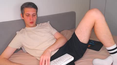 Snapshot of oliver_hort chatting on 10/05/25, 06:06 Oliver online show from 10/05/25, 06:06