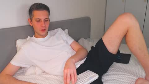 Snapshot of oliver_hort chatting on 11/02/25, 06:10 Oliver online show from 11/02/25, 06:10