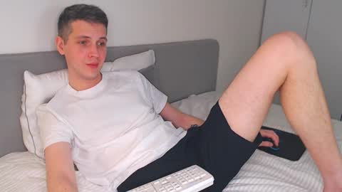 Snapshot of oliver_hort chatting on 02/12/26, 02:01 Oliver online show from 02/12/26, 02:01