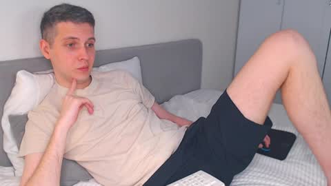 Snapshot of oliver_hort chatting on 04/08/26, 02:28 Oliver online show from 04/08/26, 02:28