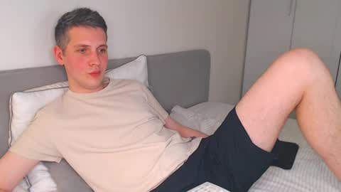 Snapshot of oliver_hort chatting on 04/19/26, 05:34 Oliver online show from 04/19/26, 05:34