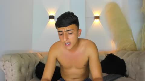 Snapshot of oliver_kooper chatting on 12/18/24, 04:53 OLIVER online show from 12/18/24, 04:53