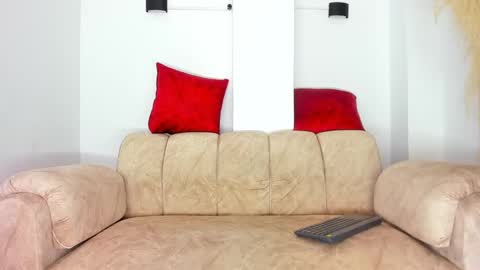 Snapshot of oliver_kooper chatting on 12/29/24, 03:00 OLIVER online show from 12/29/24, 03:00