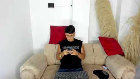 Snapshot of oliver_kooper chatting on 02/02/26, 12:26 OLIVER online show from 02/02/26, 12:26