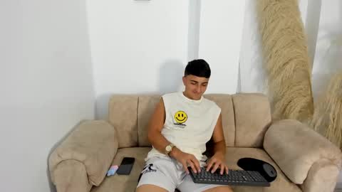 Snapshot of oliver_kooper chatting on 02/04/26, 02:01 OLIVER online show from 02/04/26, 02:01