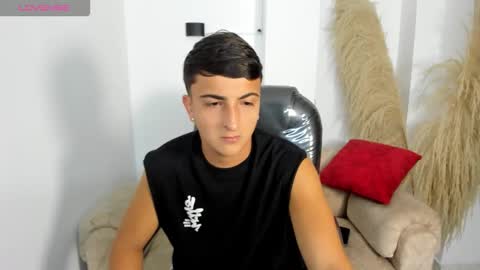 Snapshot of oliver_kooper chatting on 02/07/26, 12:20 OLIVER online show from 02/07/26, 12:20