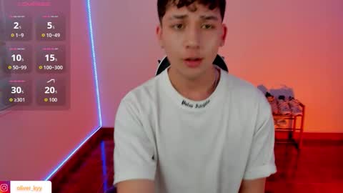 Snapshot of oliver_kyy chatting on 09/21/25, 03:24 oliveeer online show from 09/21/25, 03:24