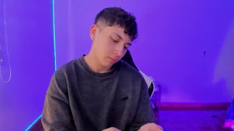 Snapshot of oliver_kyy chatting on 12/14/25, 09:41 oliveeer online show from 12/14/25, 09:41